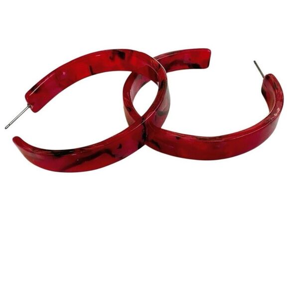 Red marbled lucite hoop earrings - Picture 1 of 8